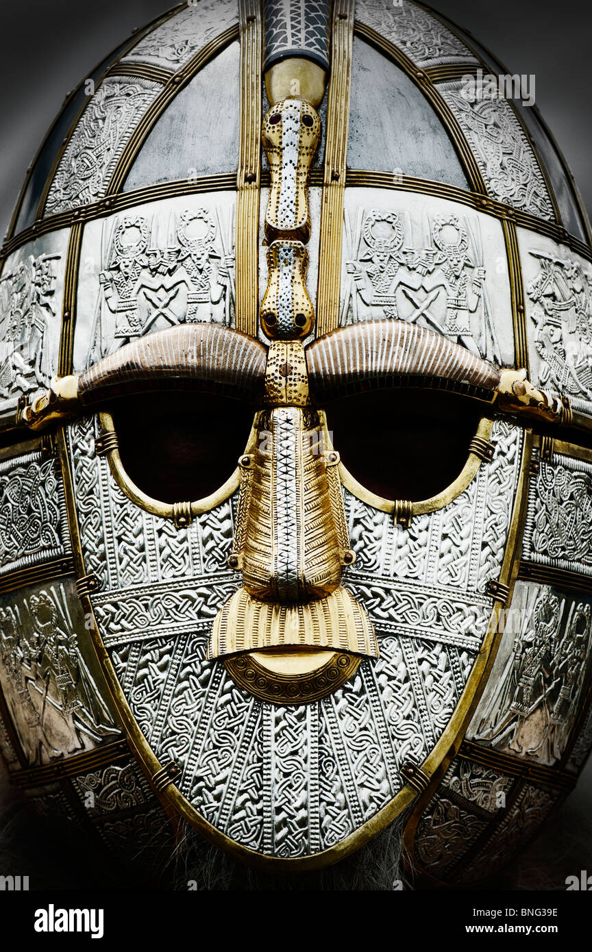 Replica casque anglo-saxon porté par un soldat Banque D'Images