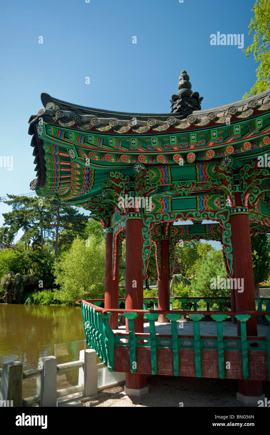 Paris, France, Parcs urbains, jardins, jardin coréen 'bois de Boulogne', détail architectural, Temple, étang de jardin, exposition jardin acclimatation coloniale Banque D'Images