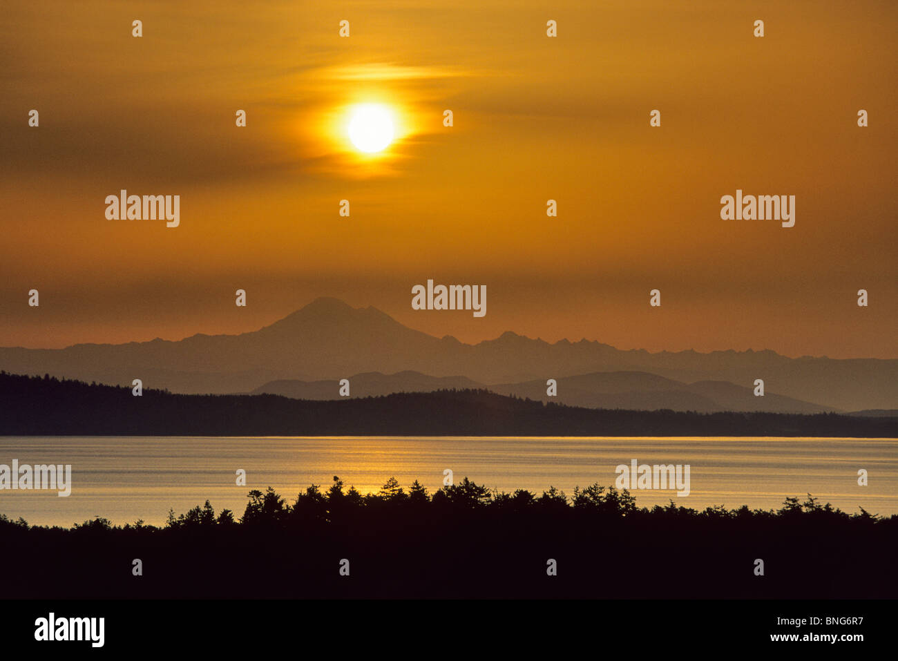 Au lever du soleil, de la mer, Mt Baker, Haro, Victoria, île de Vancouver, Colombie-Britannique, Canada Banque D'Images