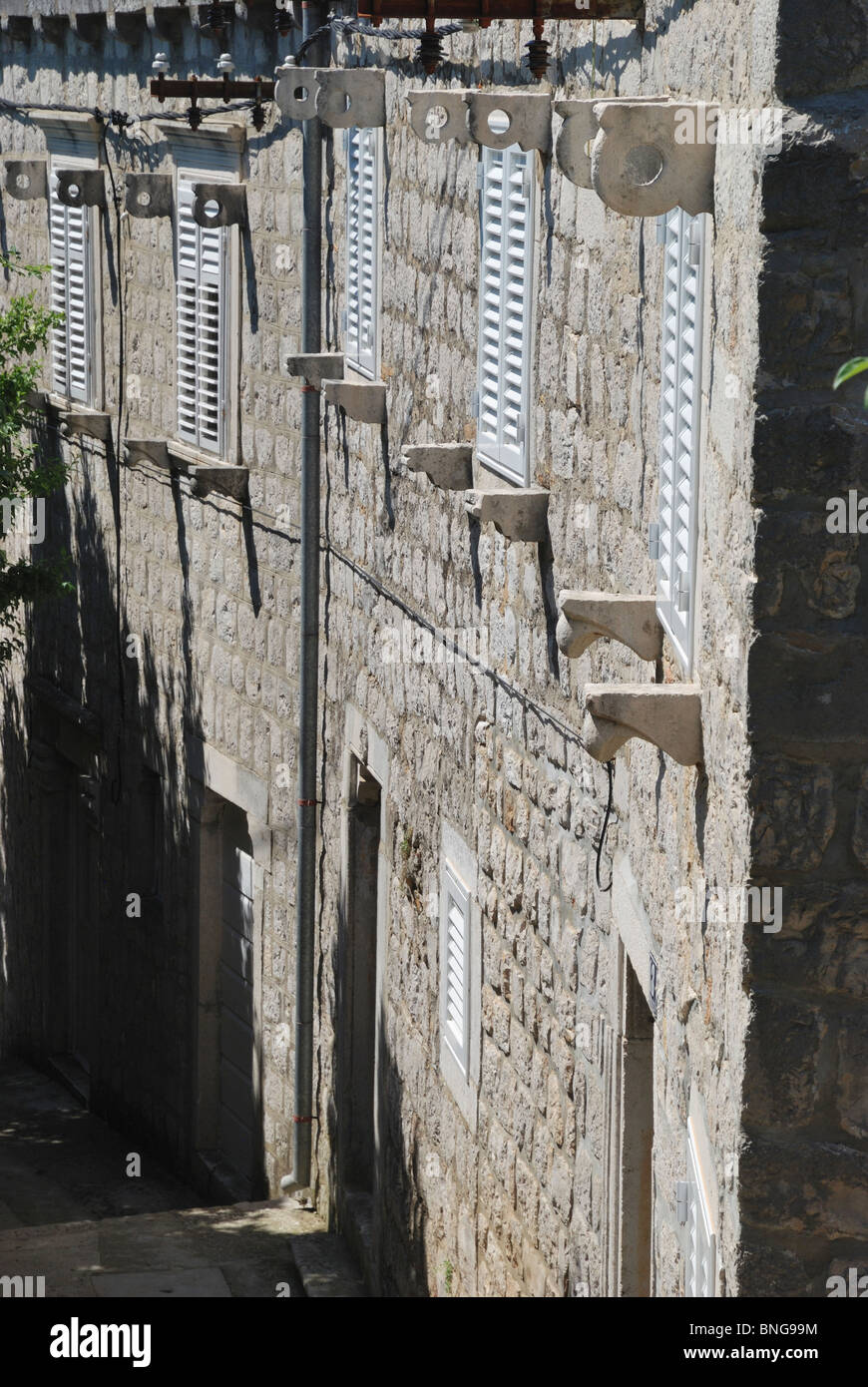 Maisons en pierre mitoyenne à Lopud, îles Elaphites, côte dalmate, en Croatie. Banque D'Images