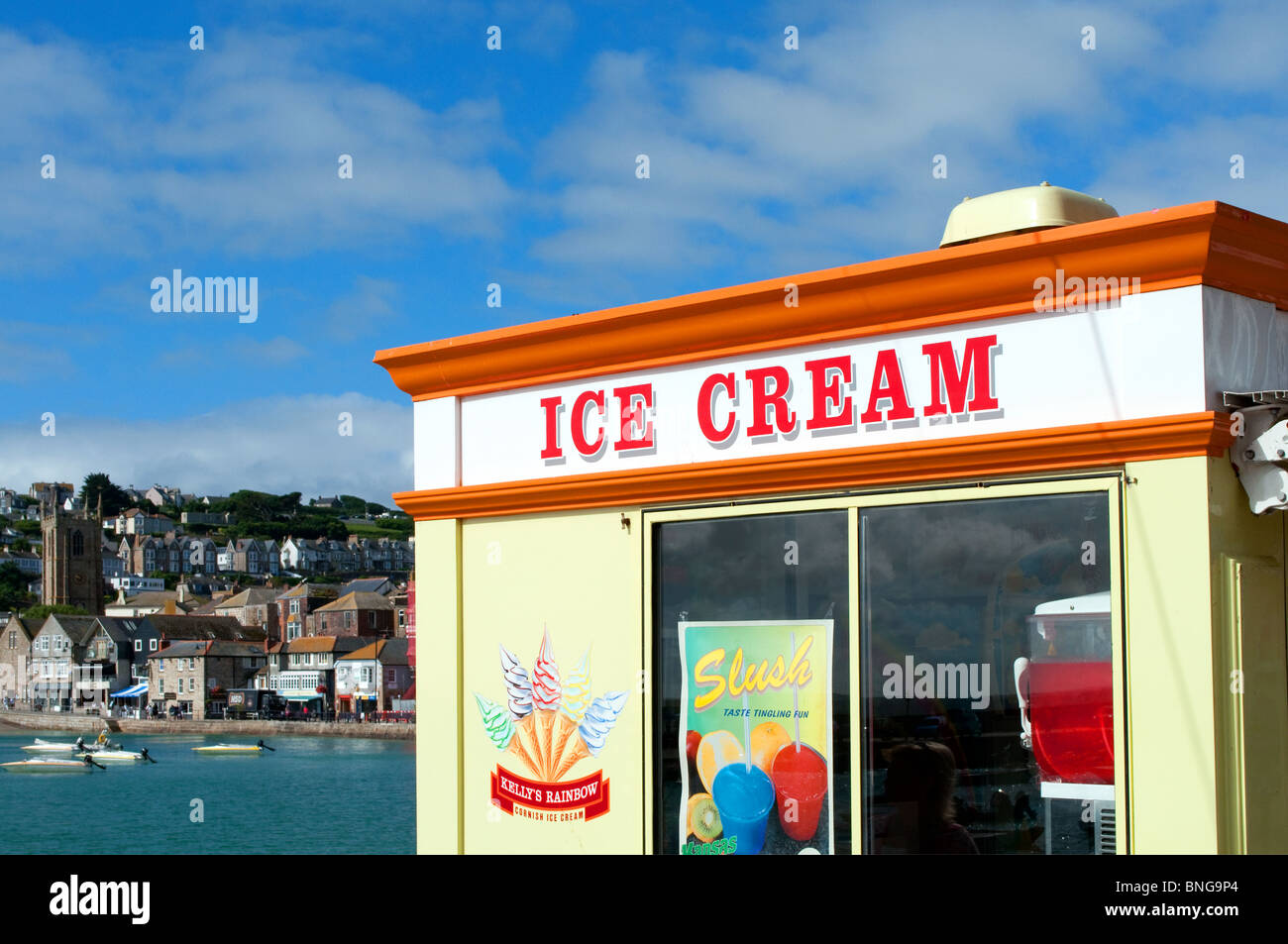 Un stand de crème glacée sur le port de st.ives, Cornwall, uk Banque D'Images