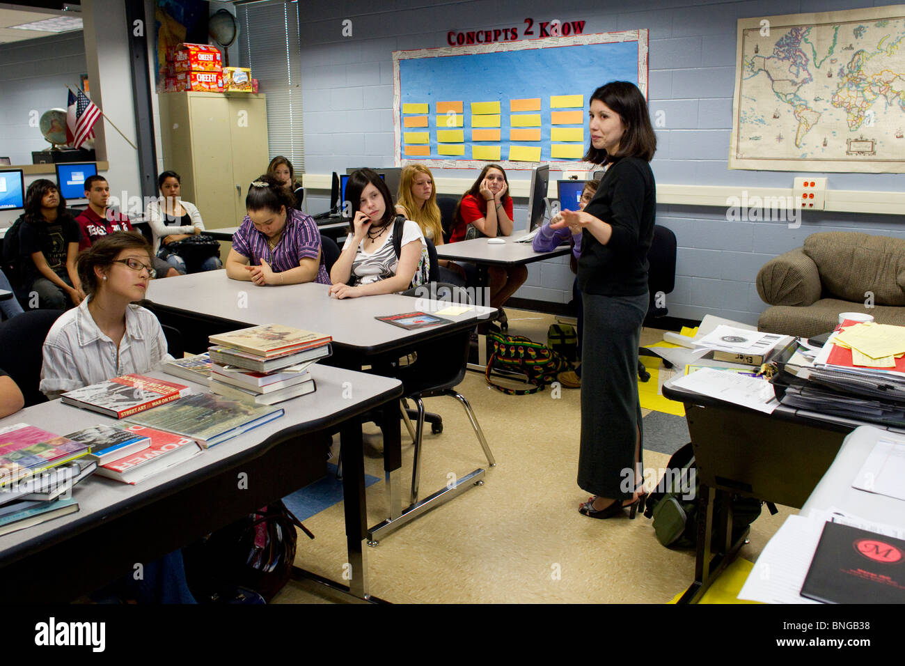 Les élèves et l'enseignant au Manor New Tech HS au Texas, une petite école publique innovatrice et axée sur l'apprentissage par projet Banque D'Images