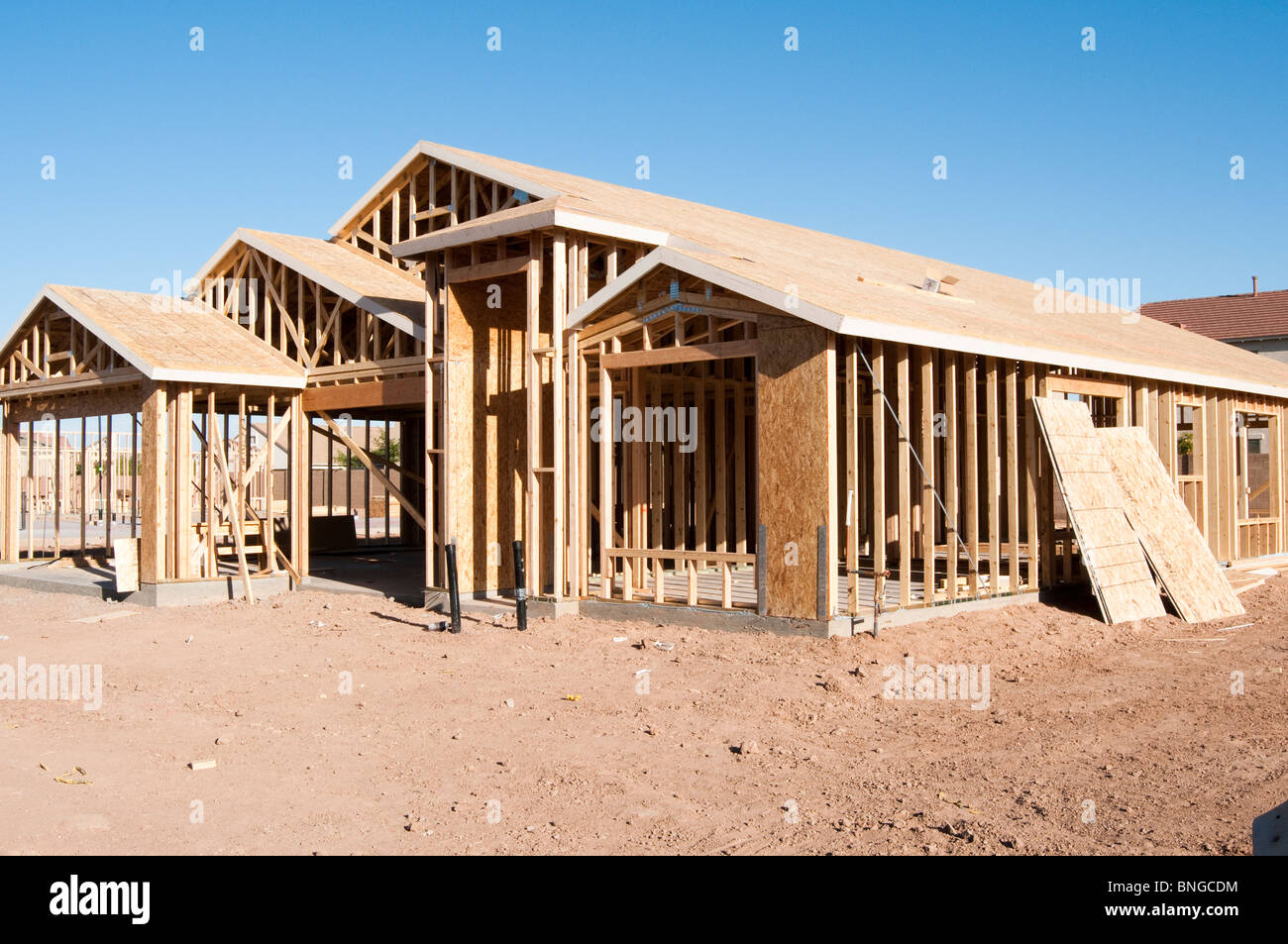 Une nouvelle maison à ossature de bois est en construction dans l'Arizona. Banque D'Images