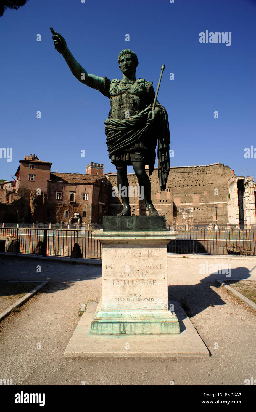 Italie, Rome, statue d'Auguste, empereur romain Banque D'Images