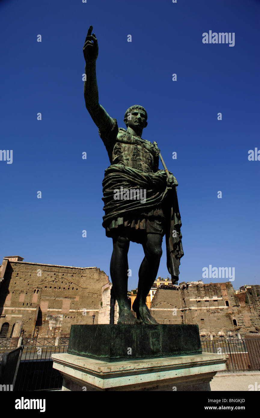 Italie, Rome, statue de l'empereur romain Auguste Banque D'Images