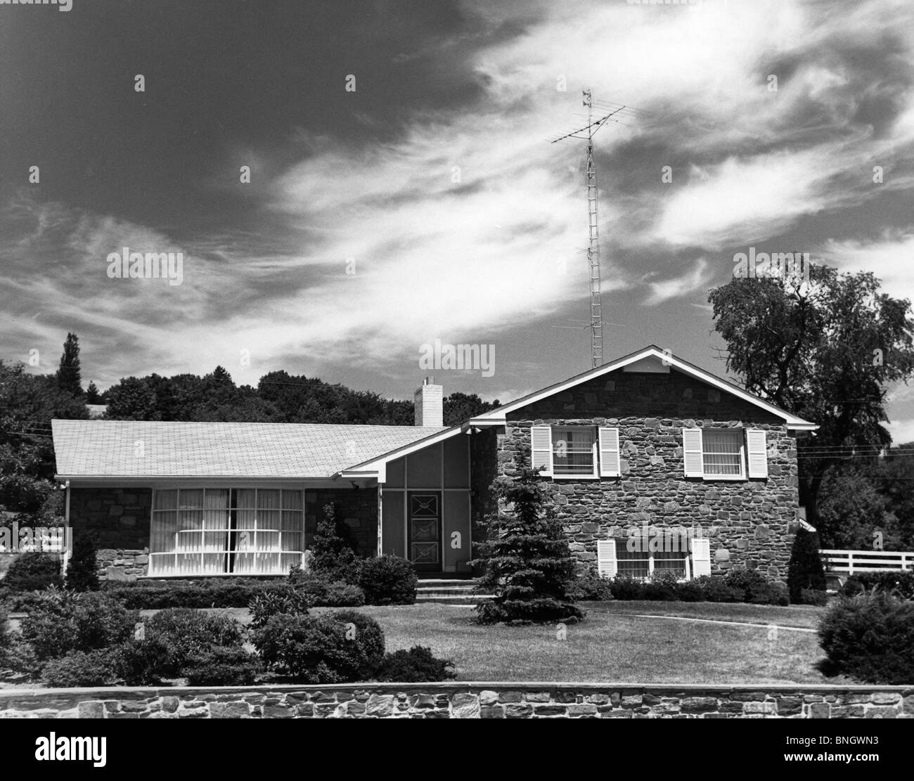 Façade de maison bungalow, 1950 Banque D'Images