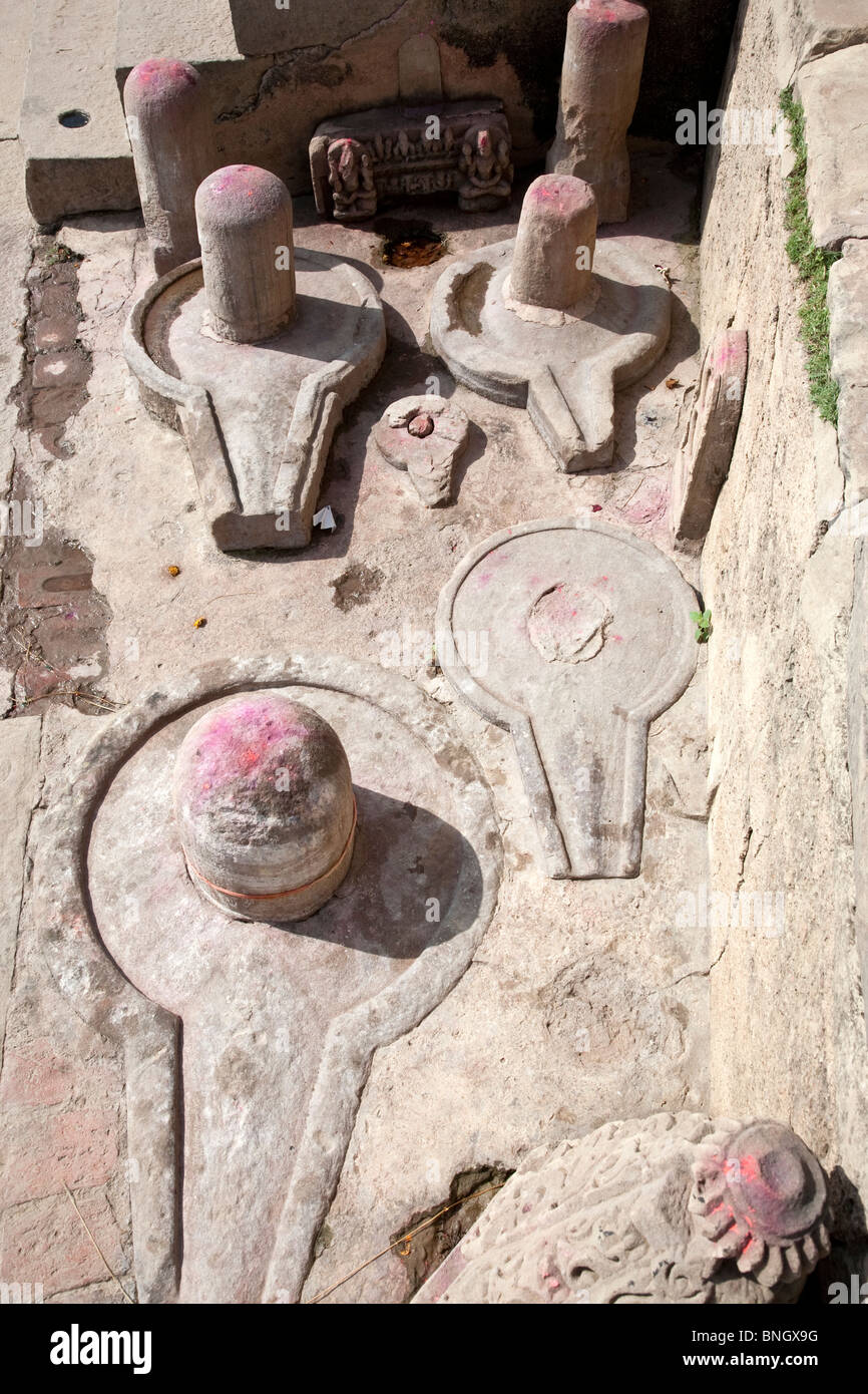 Shiva Lingams. Varanasi (Bénarès). L'Inde Banque D'Images
