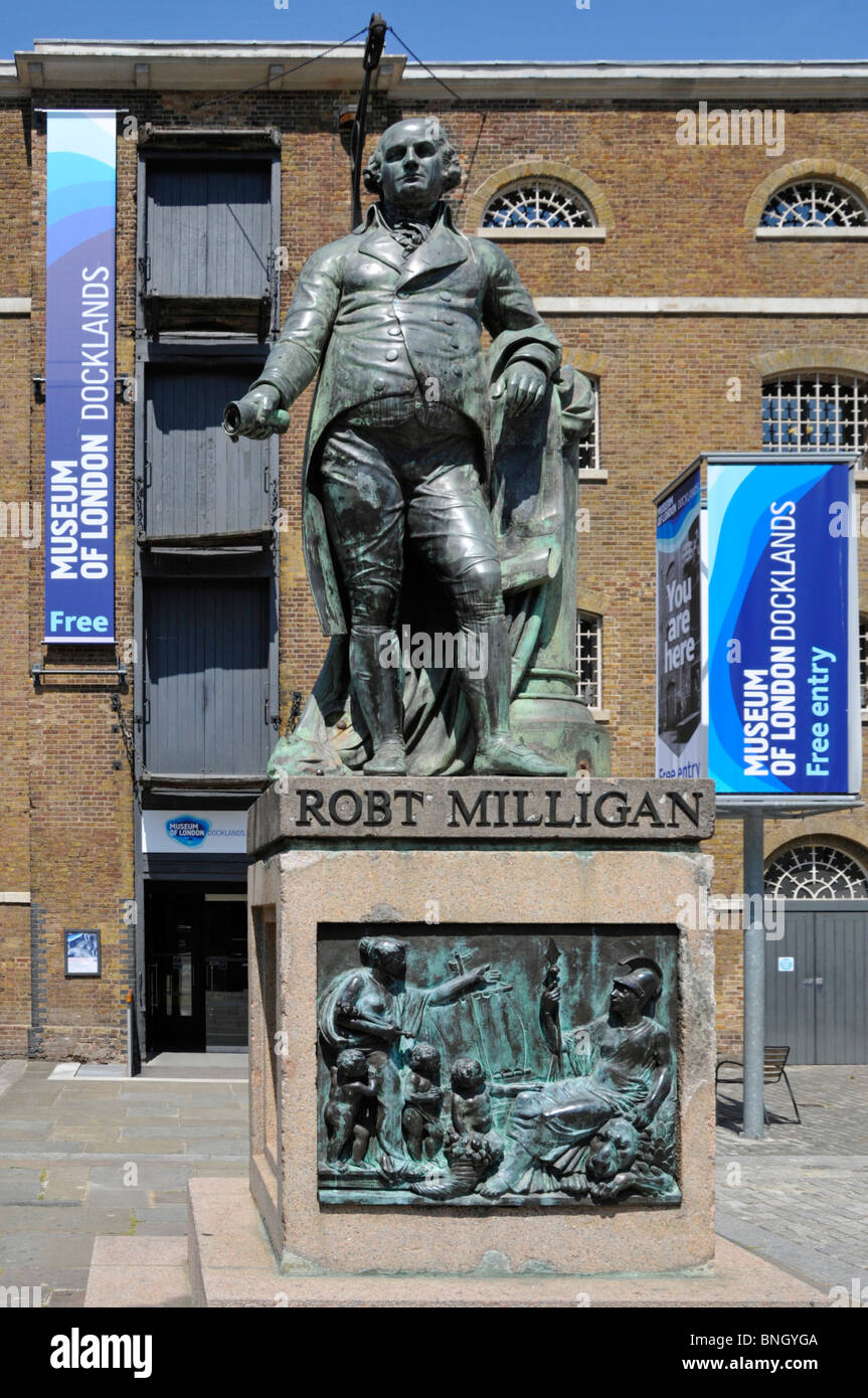 Statue Robert Milligan at Museum of London Docklands à la fois liée à l'histoire de Londres Tamise et croissance de Docklands à West India Docks Royaume-uni peuplier Banque D'Images