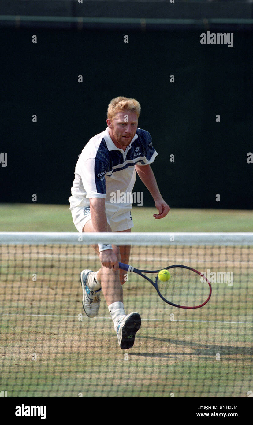 Wimbledon Tennis mens des célibataires finale entre Pete Sampras et Boris Becker 9/7/1995 Boris Becker en action Banque D'Images