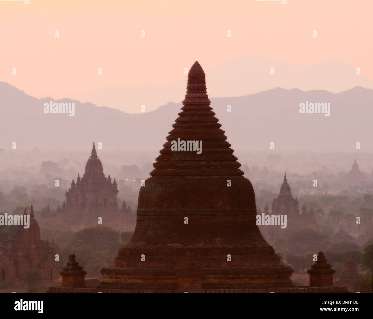 L'ancien temple Ville de Bagan au lever du soleil du matin, le Myanmar ou la Birmanie Banque D'Images