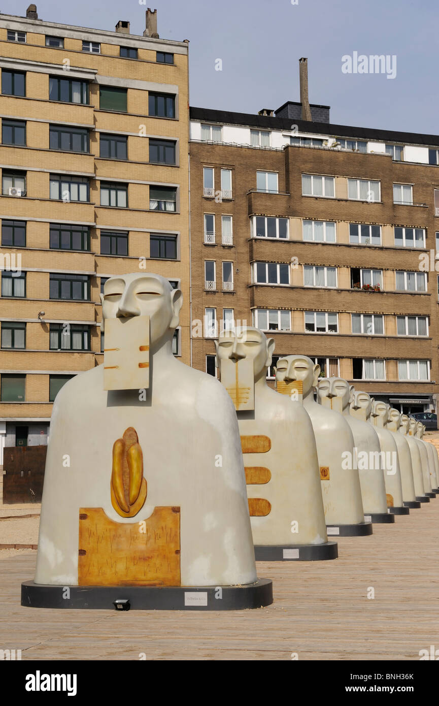 Nos silences par l'artiste mexicain Rivelino Nuestros silencios Art Sculpture street art artiste Bruxelles Belgique Banque D'Images