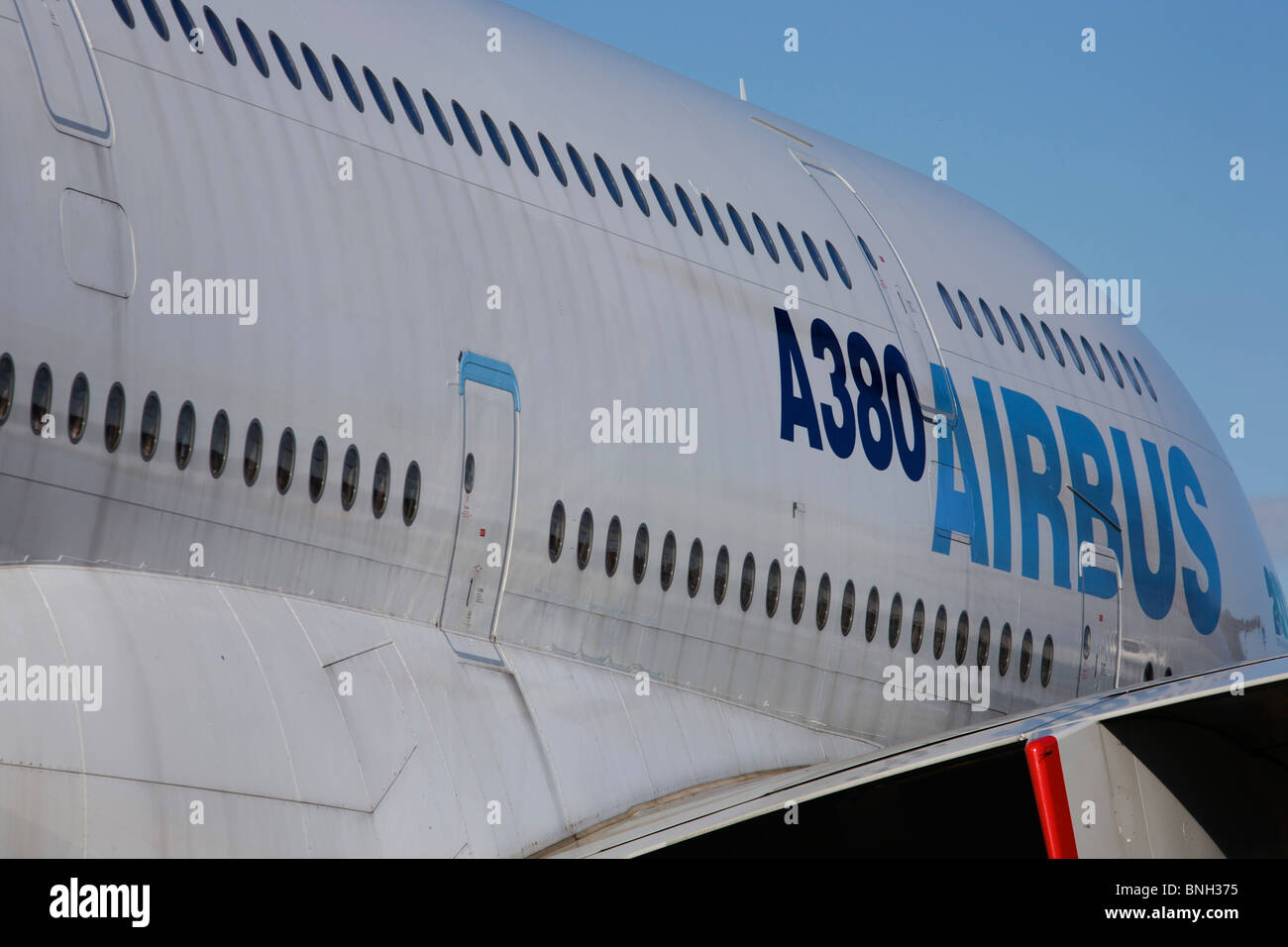 Un Airbus A380 de la Grande-Bretagne garée à Farnborough et qui vole à travers le monde sur un marketing continu d'. Banque D'Images