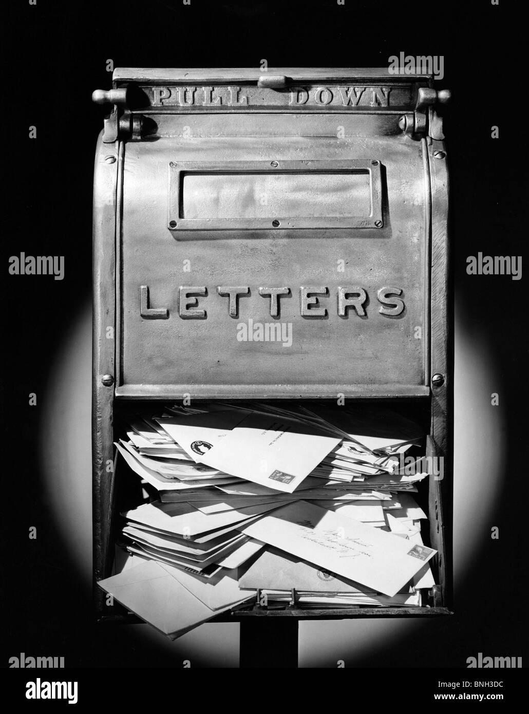 Close-up d'une boîte aux lettres ouverte Banque D'Images
