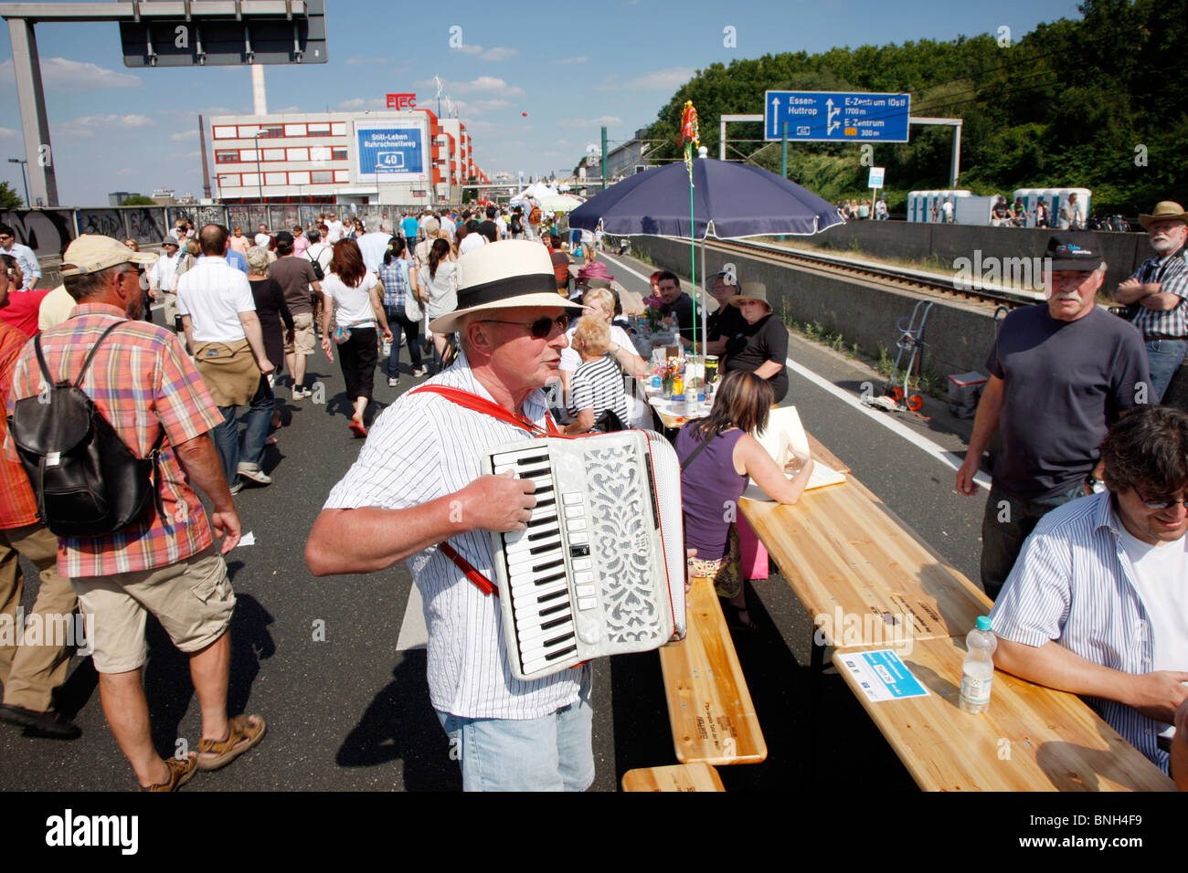 Still-Leben, fermeture de l'autoroute A40, 60 km de long pour un festival culturel, avec plus de 3 millions de spectateurs. Ruhr, Allemagne Banque D'Images