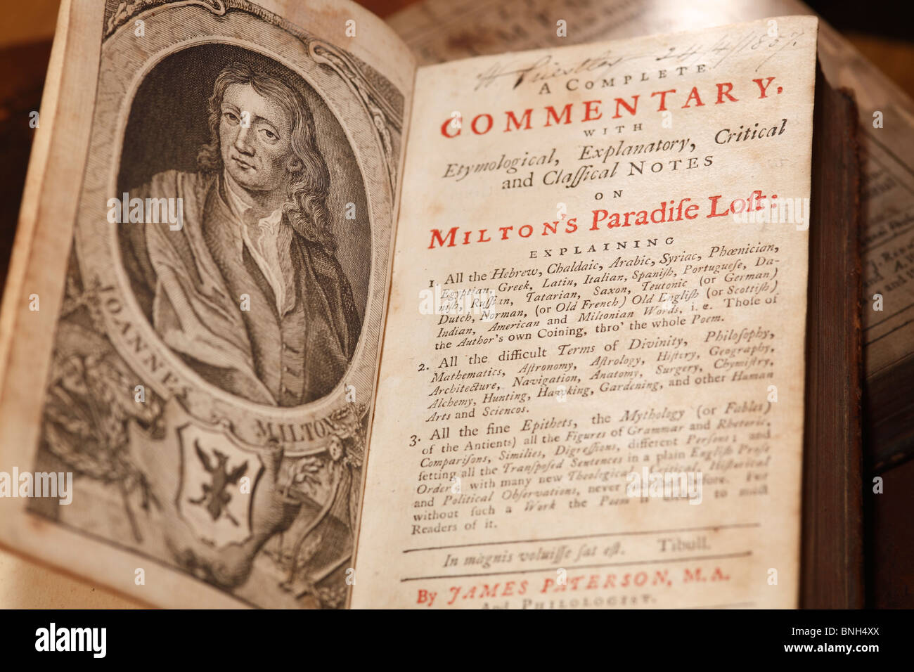 Copie de "Antique un commentaire complet sur Milton's Paradise Lost par James Paterson Banque D'Images