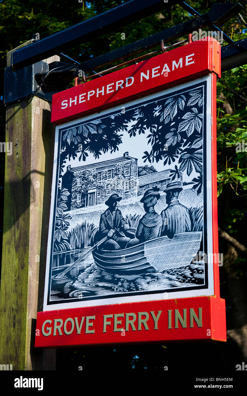 Le Grove Ferry Inn country pub dans le Kent, sur la rivière Stour Banque D'Images