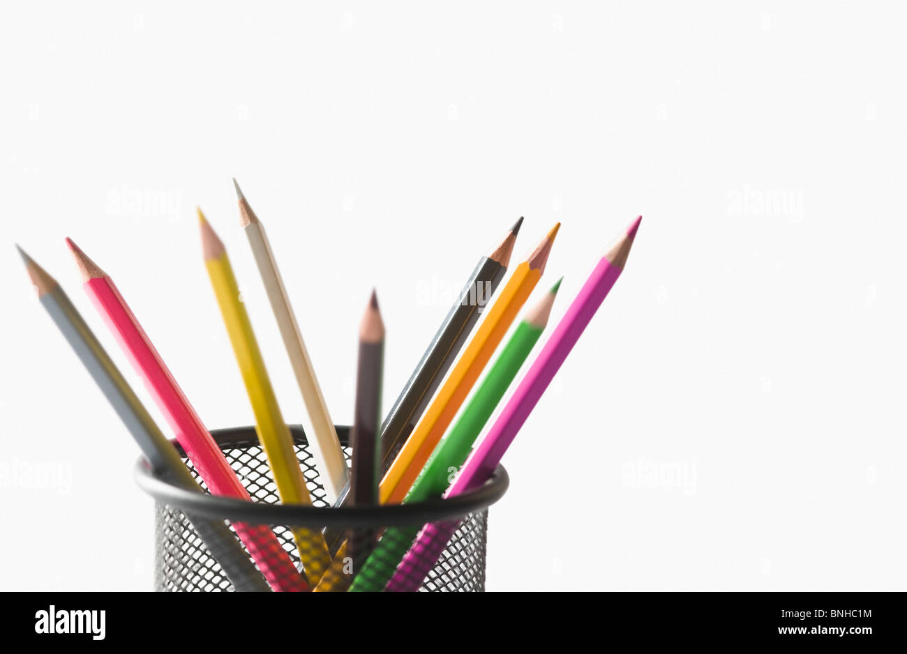 Close-up de crayons de couleur dans un bureau organisateur Banque D'Images