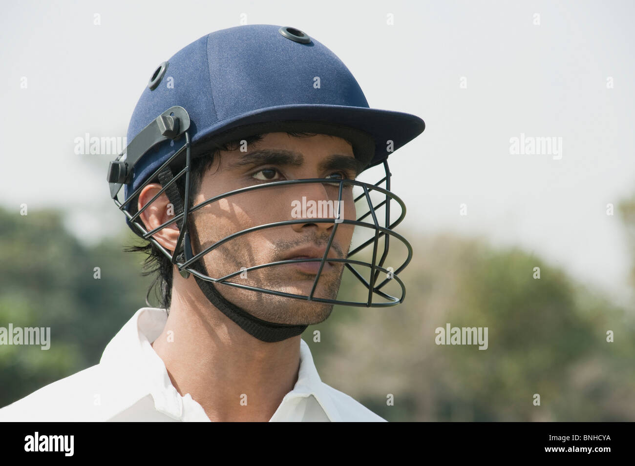 Batteur de Cricket portant un casque Banque D'Images