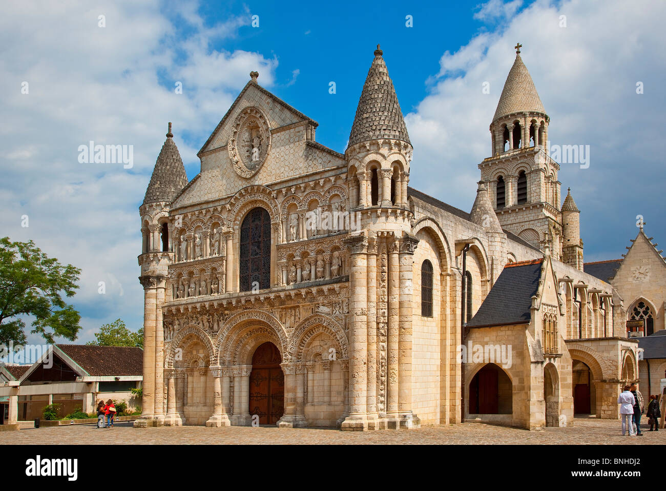 Europe, France, Vienne (86), Poitiers, église Notre-Dame la Grande Banque D'Images