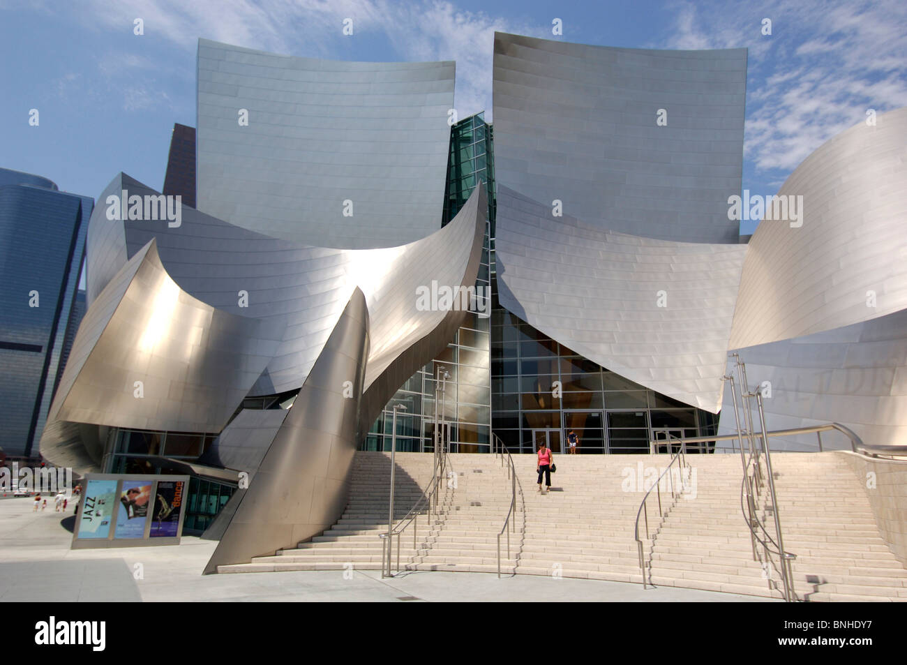 Usa Los Angeles California Walt Disney Concert Hall par Frank Ghery Centre-ville Architecture Bâtiment gens modernes United States Banque D'Images