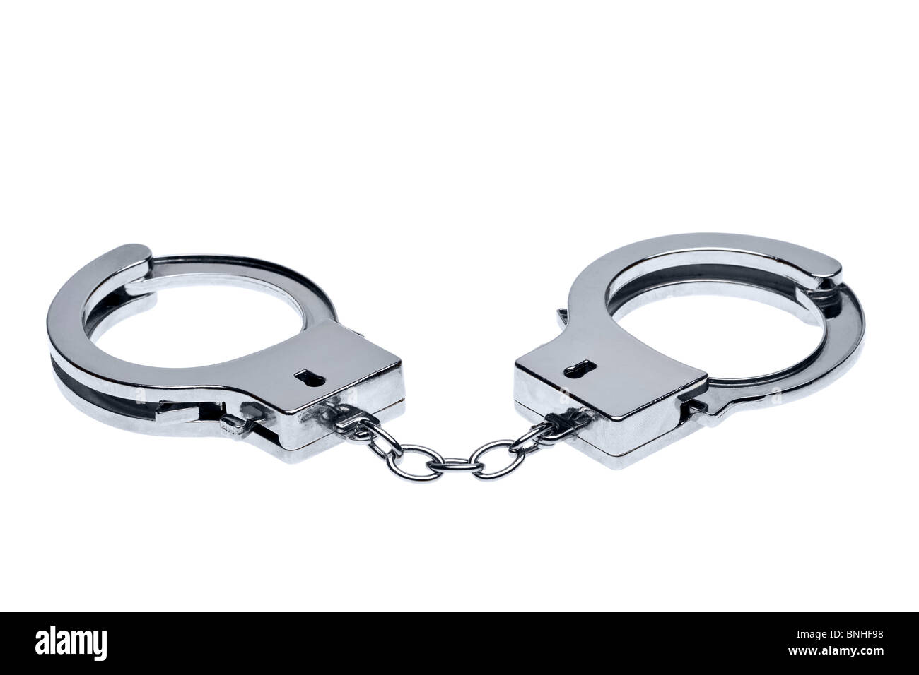 Photo d'une paire de menottes isolé sur fond blanc Banque D'Images