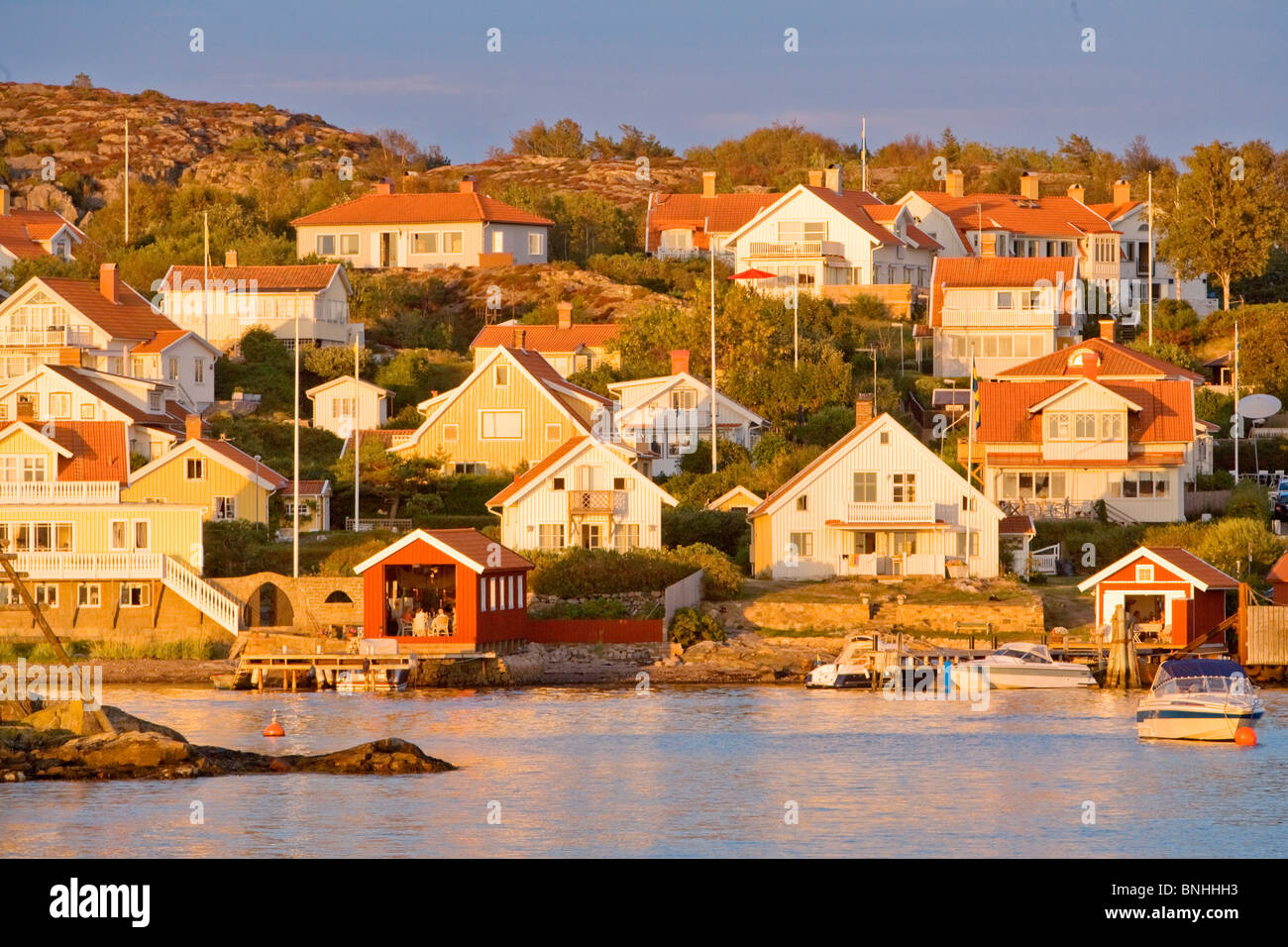 La Suède Fiskebackskil Bohuslän côte Ouest Bateau bateaux côtiers de l'archipel de la ville côtière de jour Jour d'extérieur de l'Europe Banque D'Images