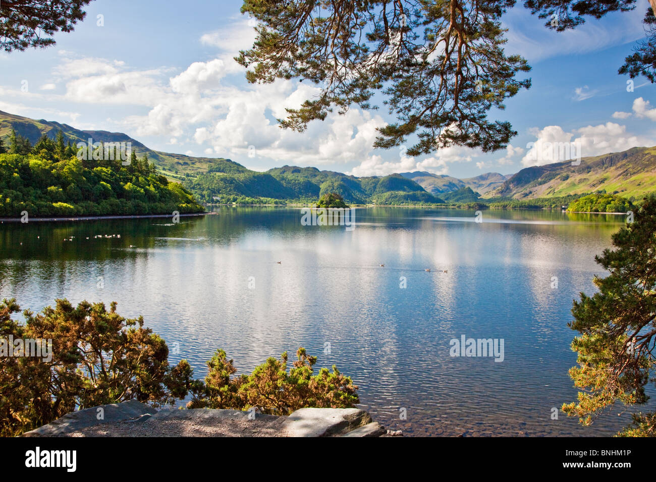 La vue sur l'eau de Derwent Frère's Crag dans le Parc National du Lake District, Cumbria, England, UK Banque D'Images