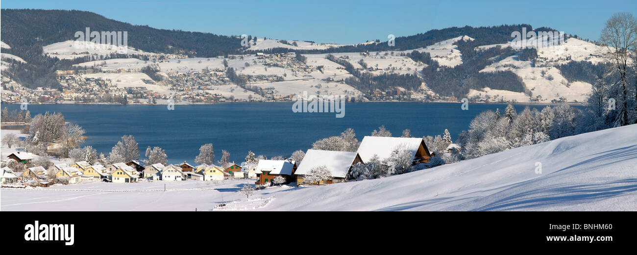 Suisse Canton de Zug Aegeri Lac paysage paysage hiver neige froid nature hills maisons arbres vue panoramique Banque D'Images