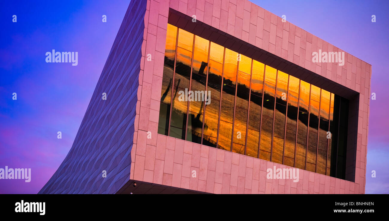 Le nouveau Musée de Liverpool Liverpool Angleterre au coucher du soleil Banque D'Images