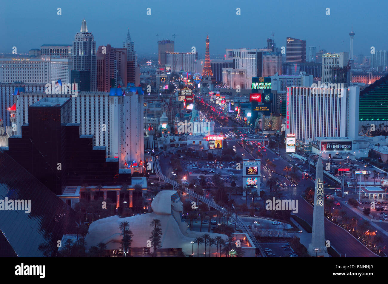 USA vue depuis l'hôtel L'hôtel Mandalay Bay Las Vegas Boulevard Strip Las Vegas Nevada night lights Banque D'Images