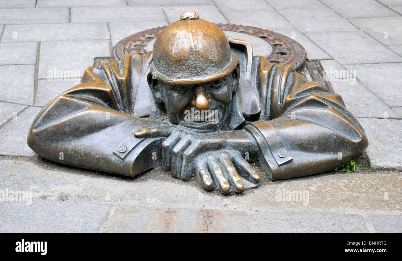 Sculpture de rue l'homme au travail (Čumil), Bratislava, Slovaquie,Europa Banque D'Images