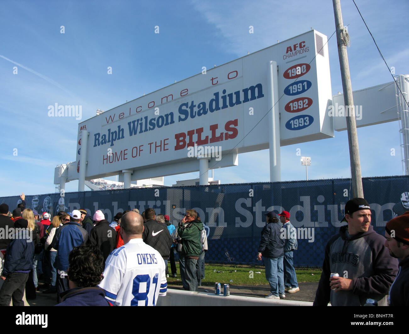 L'accueil de la Buffalo Bills sur Fête du jeu avec les fans la queue pour obtenir à l'intérieur Banque D'Images
