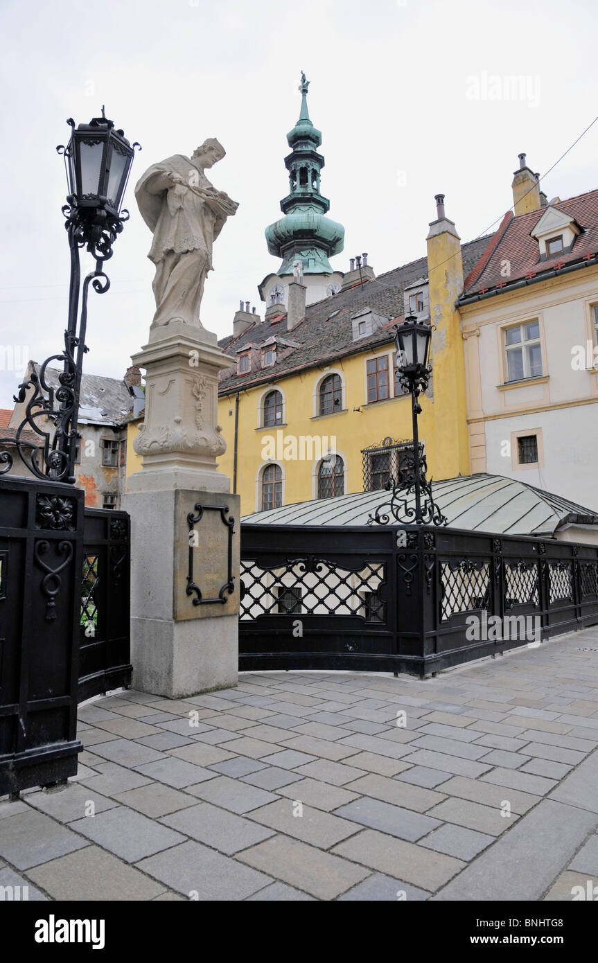 Vue depuis le pont de la haut,sculpture et lampadaire, Bratislava, République Slovaque, Europa Banque D'Images