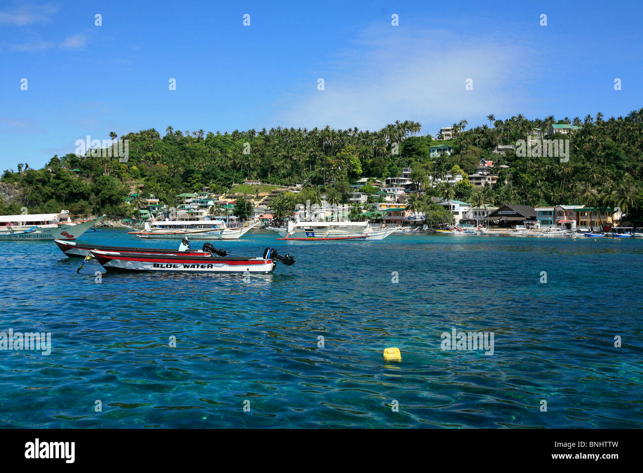 Asie Philippines Mindoro Sabang island bay bateaux mer océan côte Banque D'Images