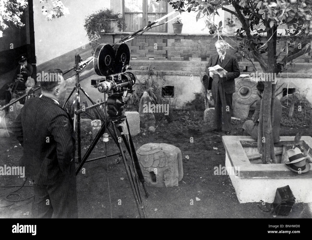 Léon Trotsky Coyoacan derrière le procès de Moscou Mexique 1937 Historique Historique L'histoire de lecture critique de livre de cours Banque D'Images