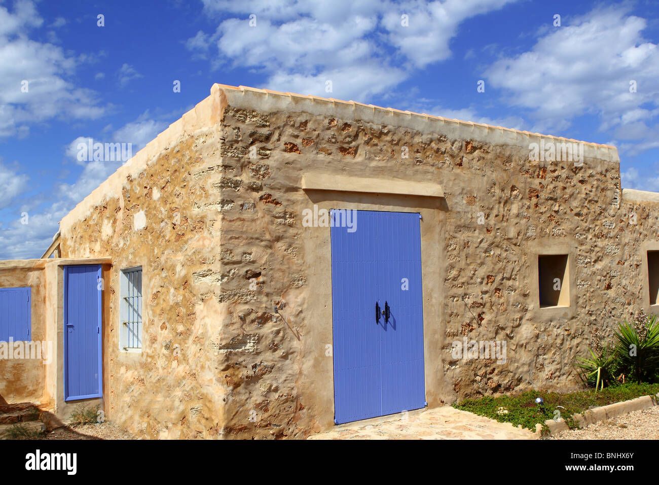 La maçonnerie en pierres ciel bleu windows porte Baléares Formentera Banque D'Images