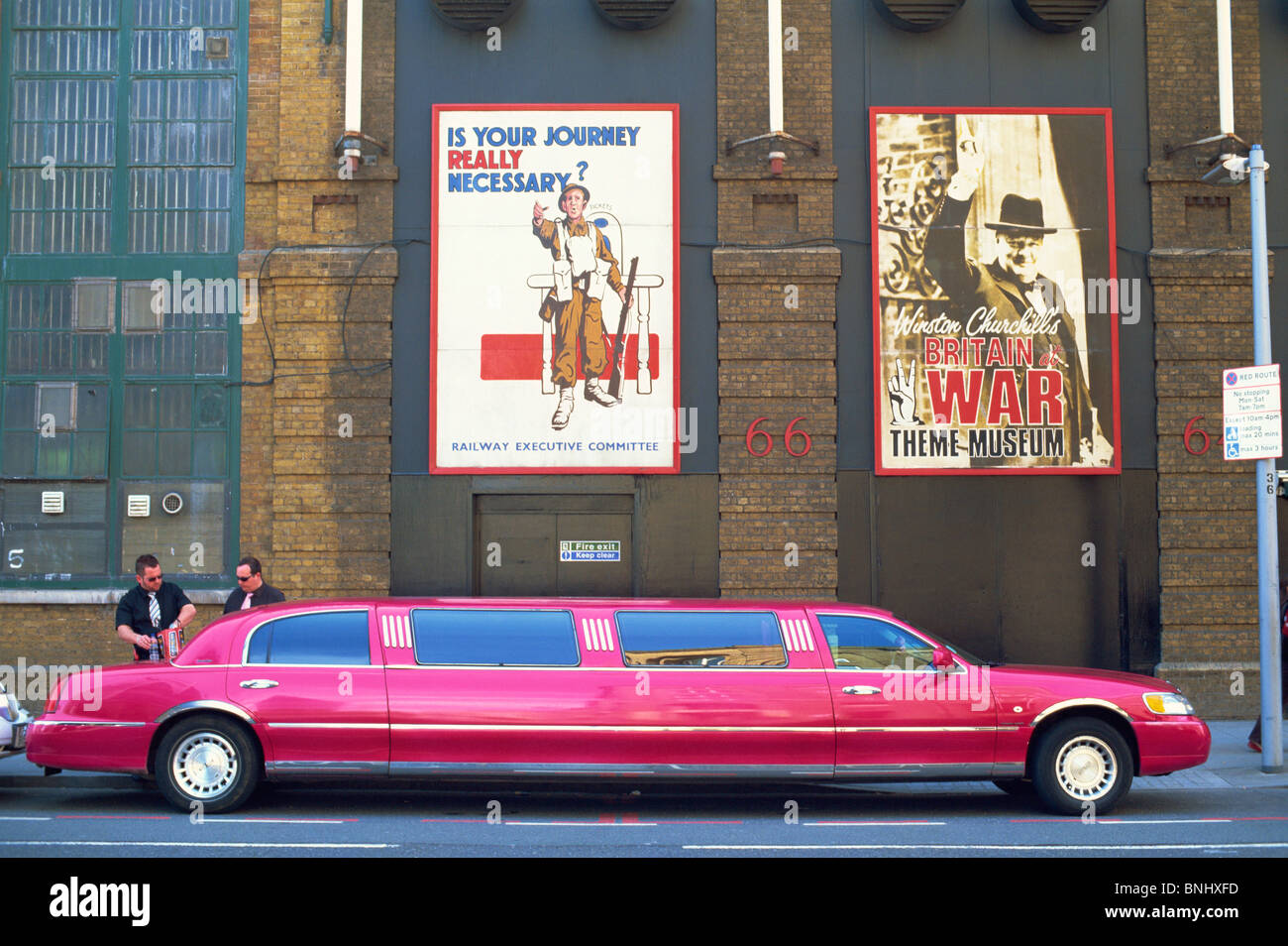 UK Royaume-Uni Grande-Bretagne Grande-Bretagne Angleterre London Street Scene Limousine Stretch Limousine Location de véhicule de tourisme à moteur Banque D'Images