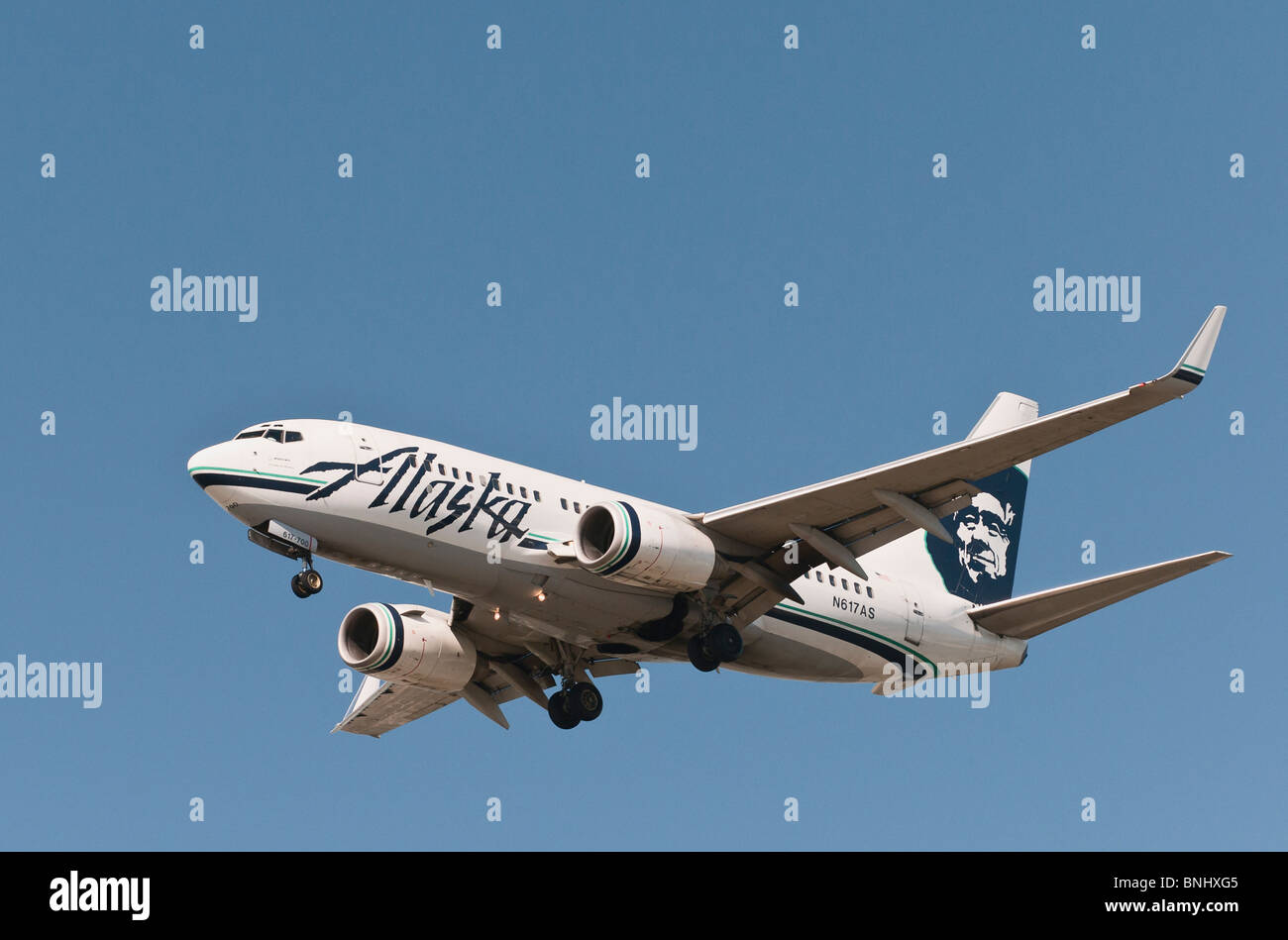 Un Alaska Airlines Boeing 737 (737-790) Avion de ligne commerciale en approche finale pour l'atterrissage à l'Aéroport International de Vancouver Banque D'Images