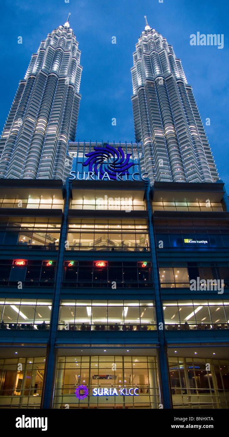 Kuala Lumpur Malaisie Asie ville ville tours Petronas économie rooks twin's repère les tempêtes de nuit building construction Banque D'Images