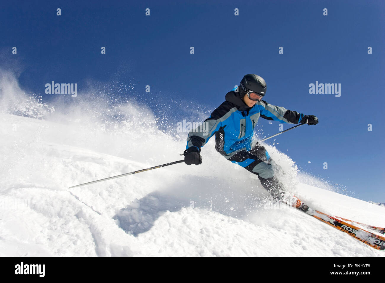 Sports d'hiver ski ski Neige Sport Freeride freeride freerider gratuitement équitation Alpes montagne montagnes alpines Action Femme de pente Banque D'Images