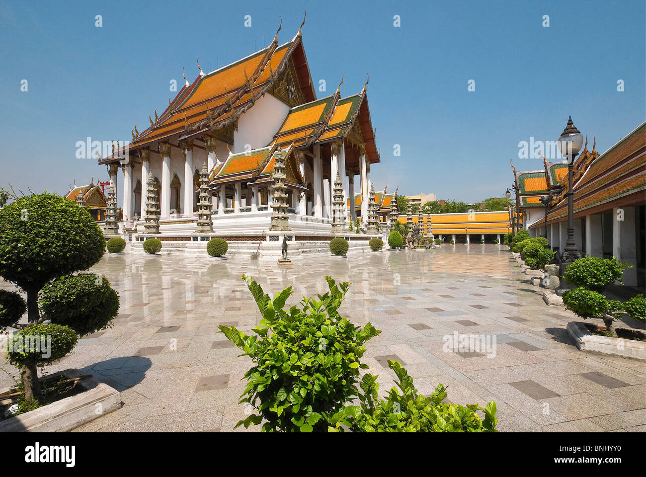 La ville de Bangkok Siam Thaïlande Asie du Sud-Est, le bouddhisme religion temple Wat Wat Suthat cour intérieure du pavillon bleu Viharn Luang Banque D'Images