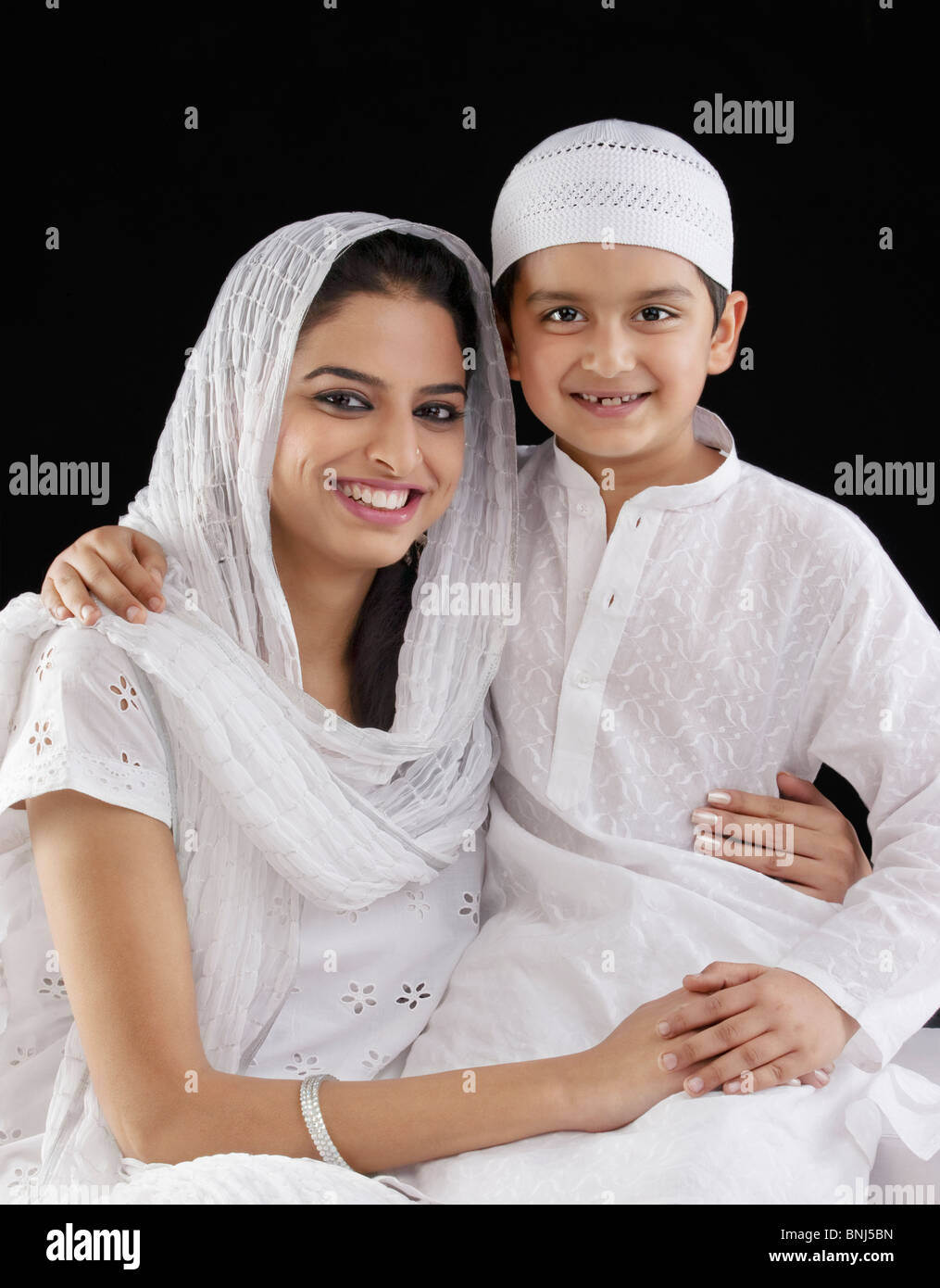 Portrait d'une femme musulmane avec son fils Banque D'Images
