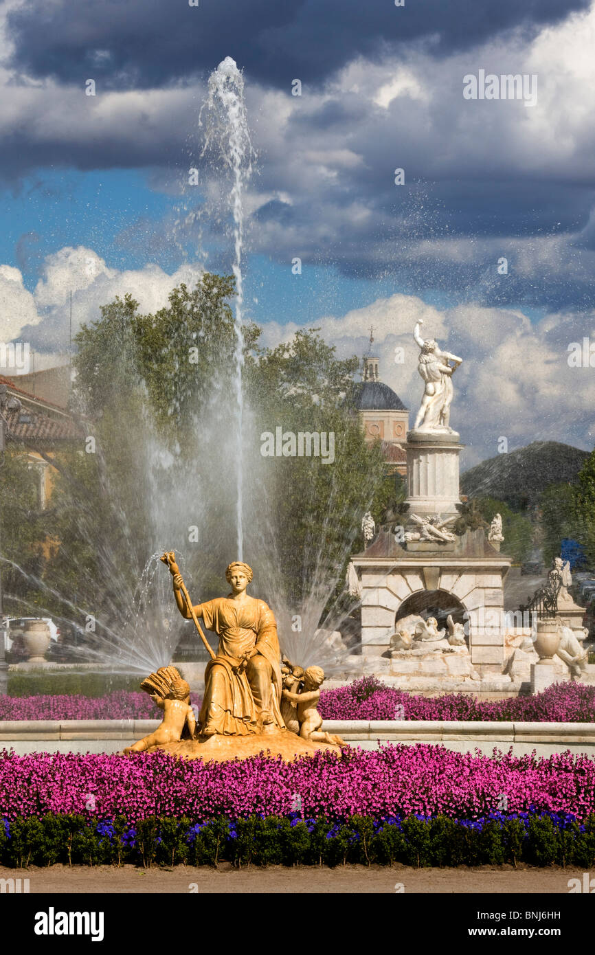 Espagne Madrid Comunity Aranjuez Partere parc jardin fleurs fontaine jet bien cérium statue portrait effigie, Banque D'Images