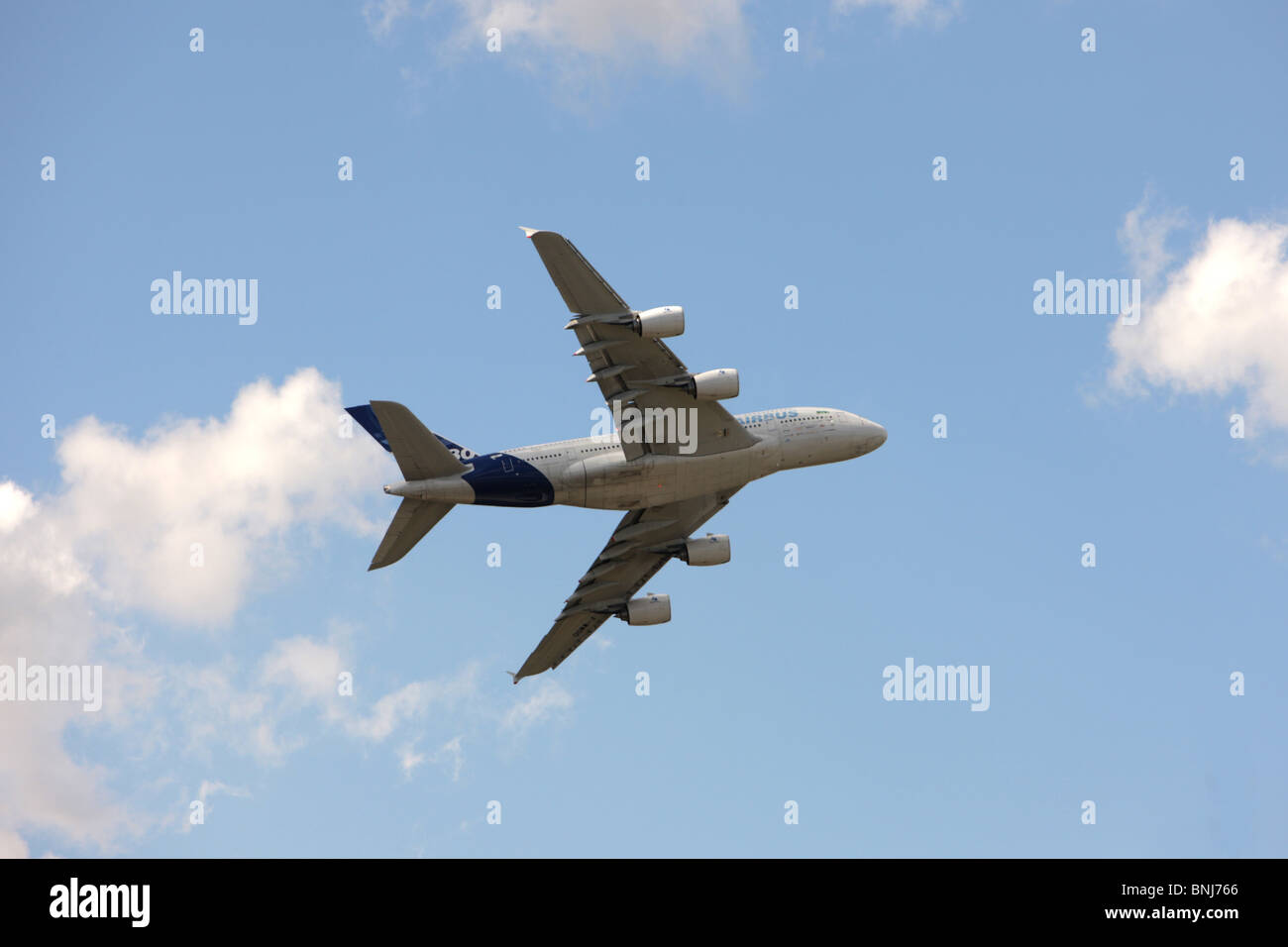 L'Airbus géant A380 est confronté à une retraite anticipée accélérée par le verrouillage mondial du Coronavirus et les interdictions de voyager internationales Banque D'Images