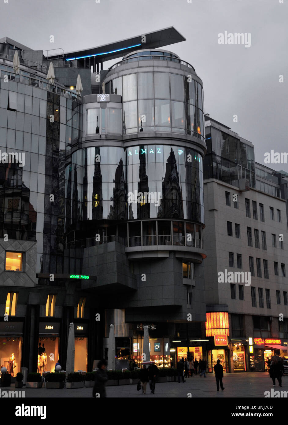 Haas House, un centre commercial à Vienne,Autriche,soirée,Europe Banque D'Images