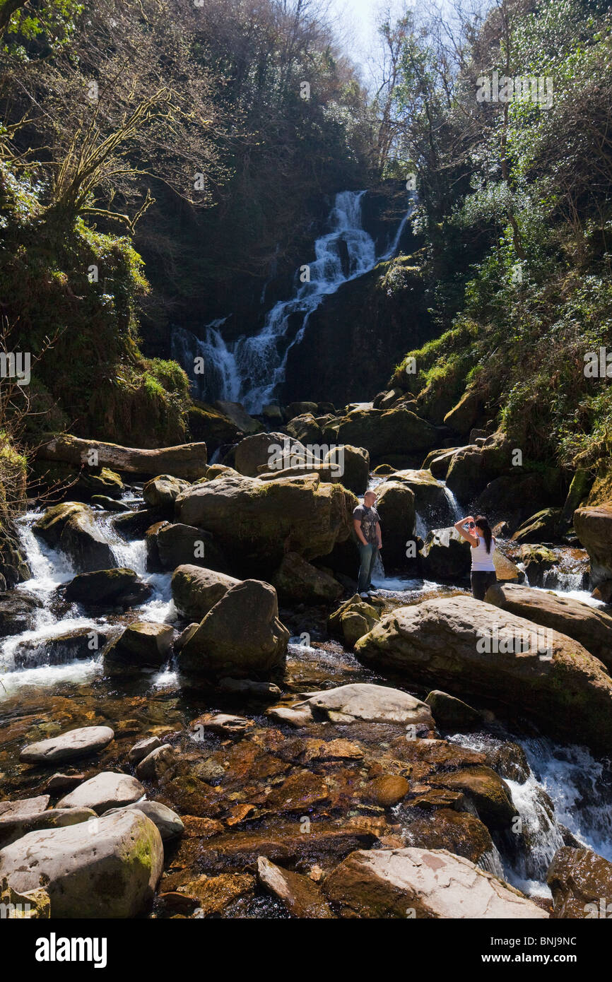 Torc Waterfall Anneau du Kerry Killarney Co. en soleil printanier Comté Munster République d'Irlande Eire Europe Banque D'Images