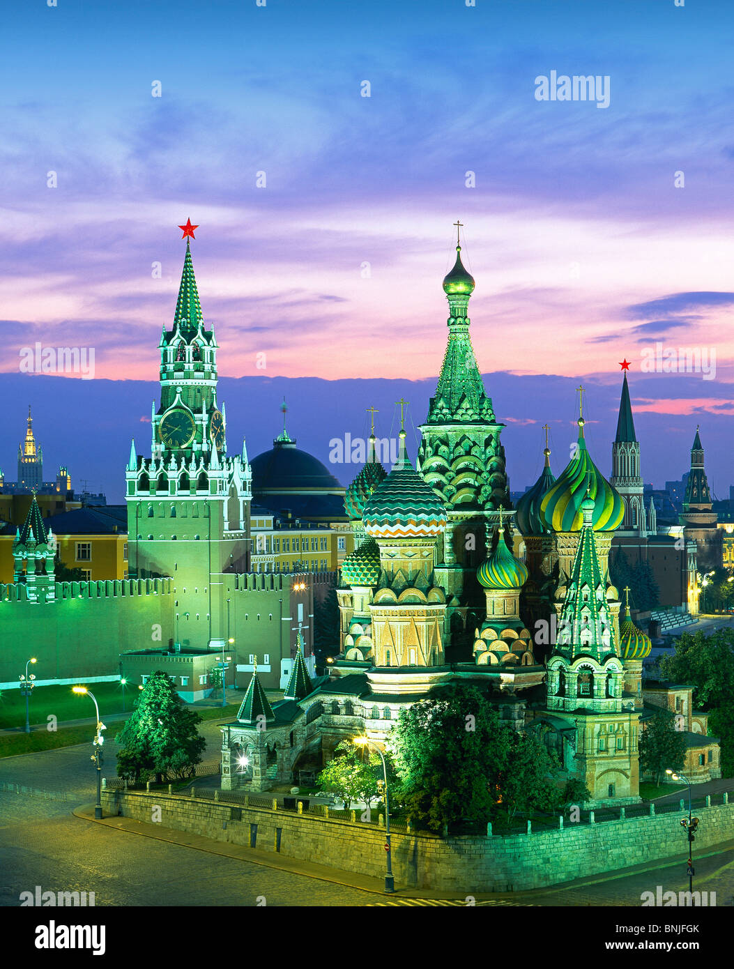 La Russie à l'été 2008 de la ville de Moscou Place Rouge Kremlin Cathédrale San Basile twilight Banque D'Images