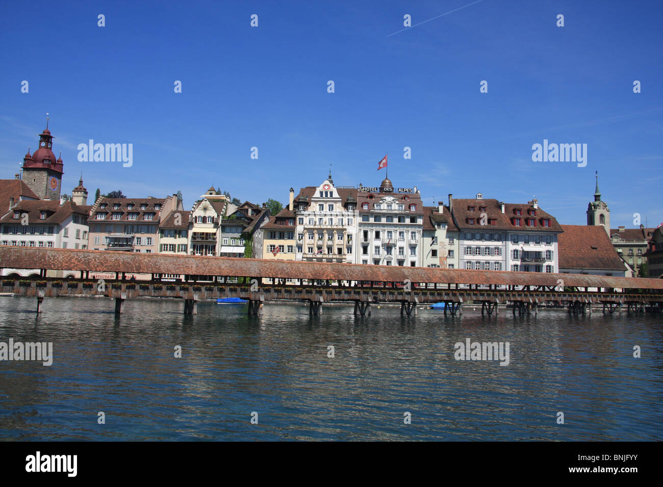 Suisse Ville Ville de Lucerne, pont de la chapelle de la Reuss en bois pont pont couvert pont Quai Rivière en ville Banque D'Images