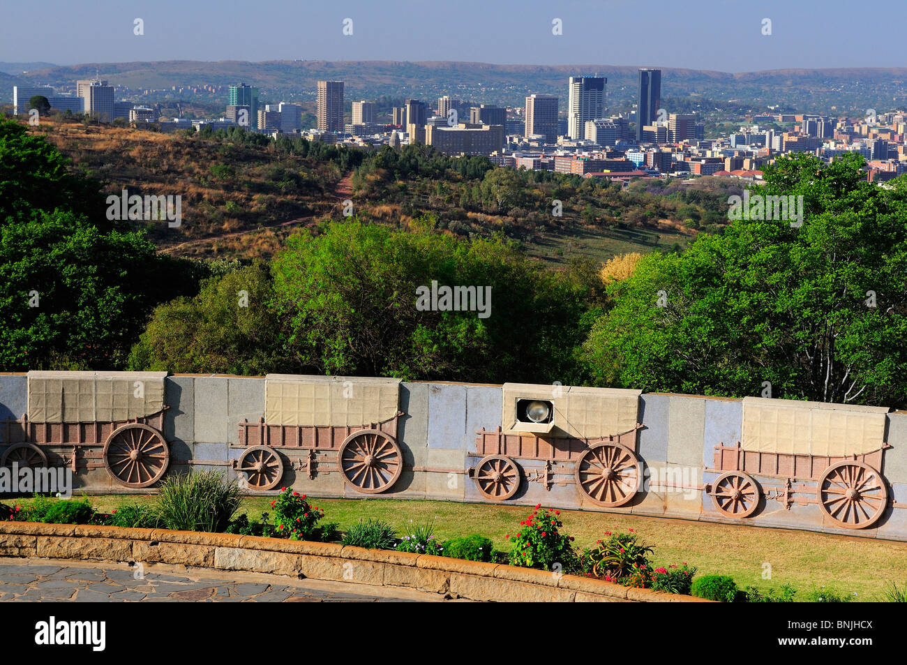 Voortrekker Monument ville Pretoria Afrique du Sud Gauteng Boer historique construction mur wagons wagons Banque D'Images