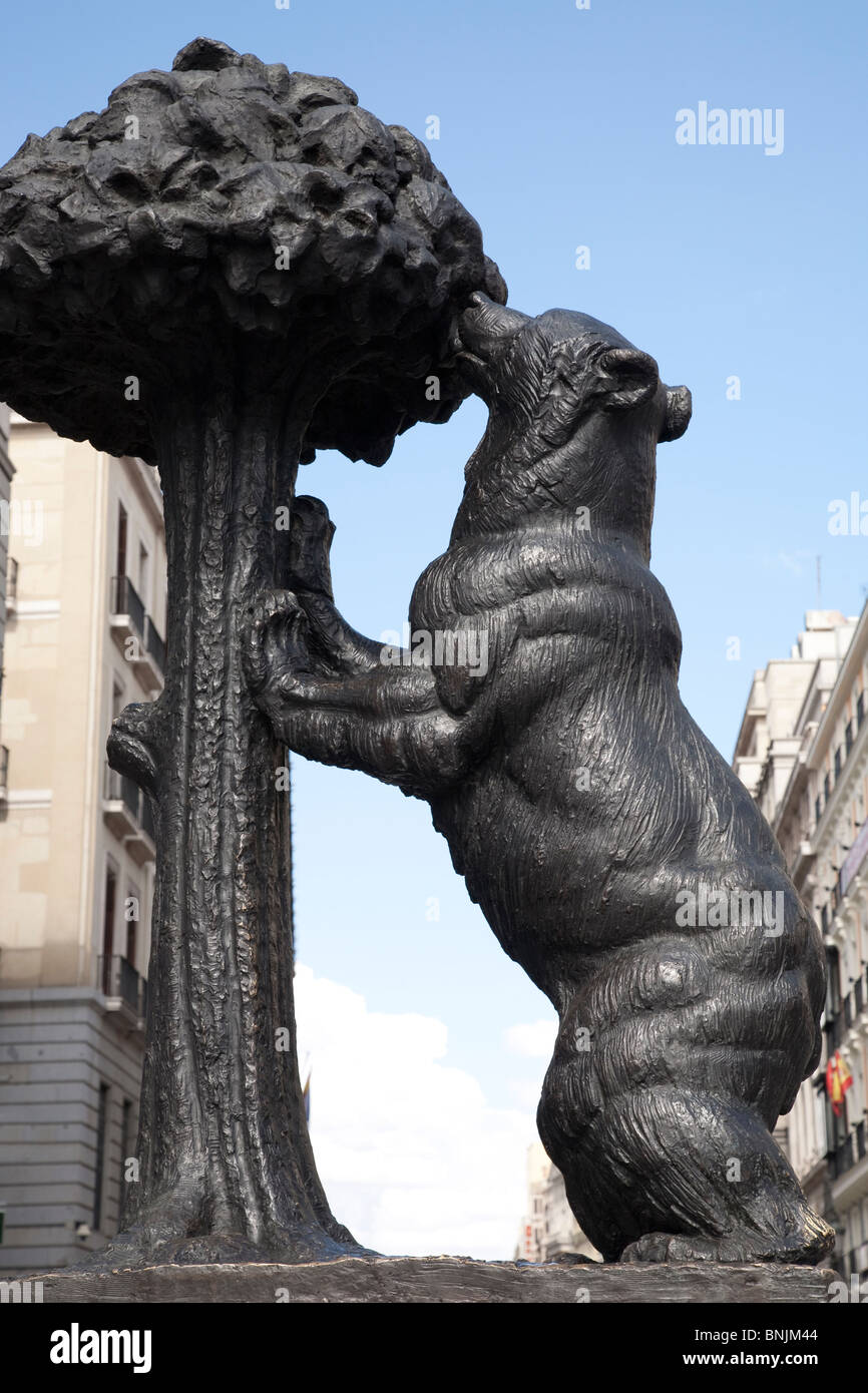 L'ours et le symbole de l'arbre de Madrid Banque D'Images